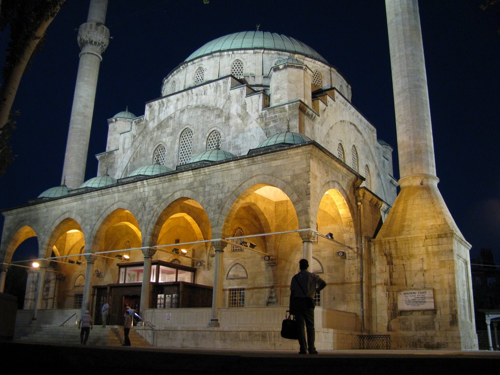 Maltepe camii by Mehmet İçgüleç