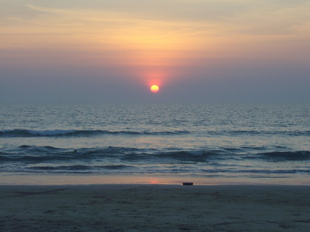 Sunset at Benaulim Beach by atarax