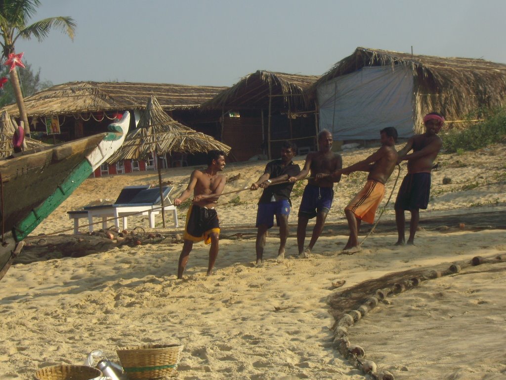 Fishermen at Benaulim Beach by atarax