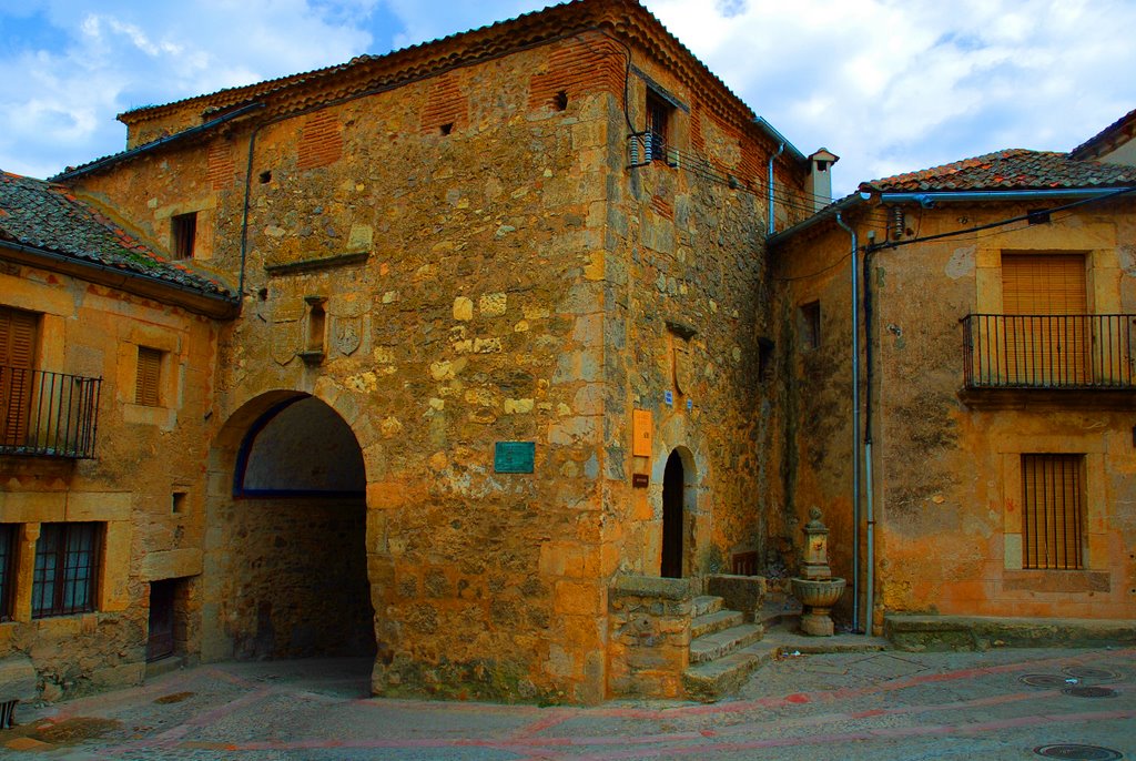 Puerta de Entrada a Pedraza by Enrique FM