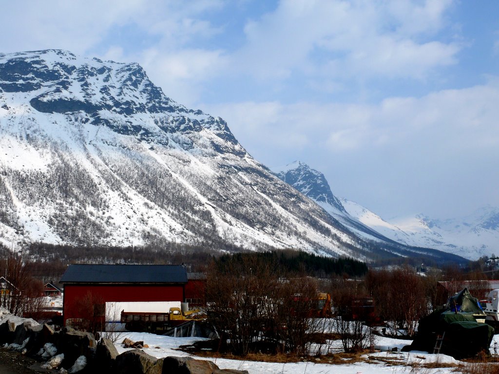 Road & mountains 19- Olderdalen by valentin_orlov