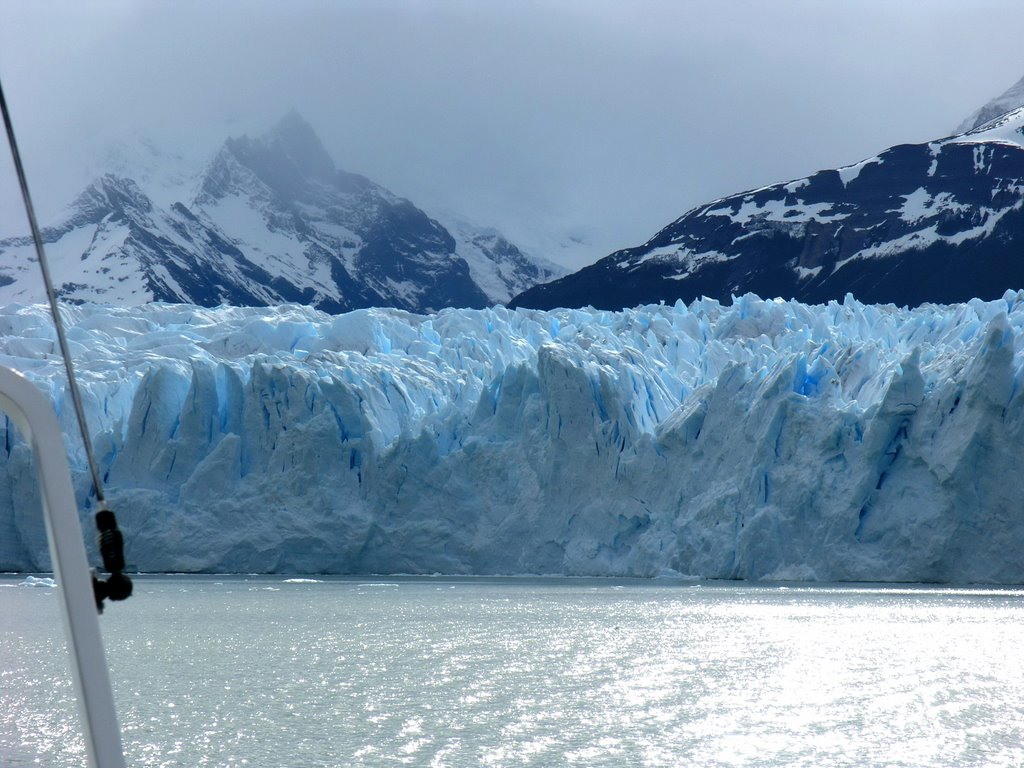 He is still growing - Perito Moreno by Reinhard Kerkeling