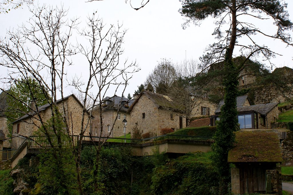 Le village vu du pont des cascades by hal1962