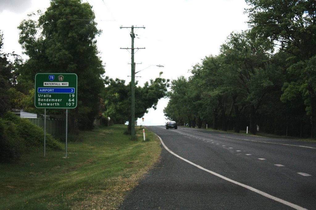 Heading south towards Uralla/Tamworth on Waterfall Way by Michael Gill