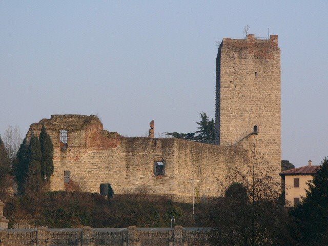 Trezzo d'Adda - il castello dall'ansa dell'Adda by ilnani