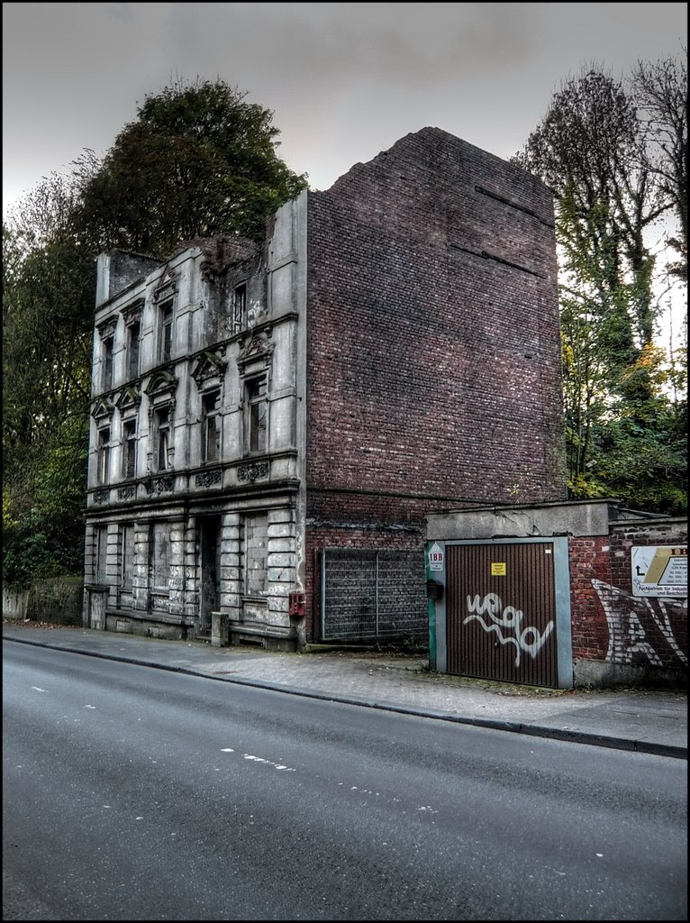 Clausen, Wuppertal, Germany by Ralf Es