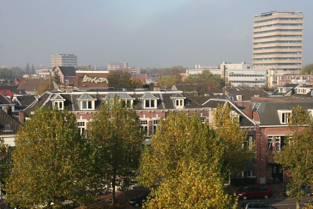 Weerdsingel, Pijlsweerd met de voormalige kantoorflat Oudenoord by Carl030nl