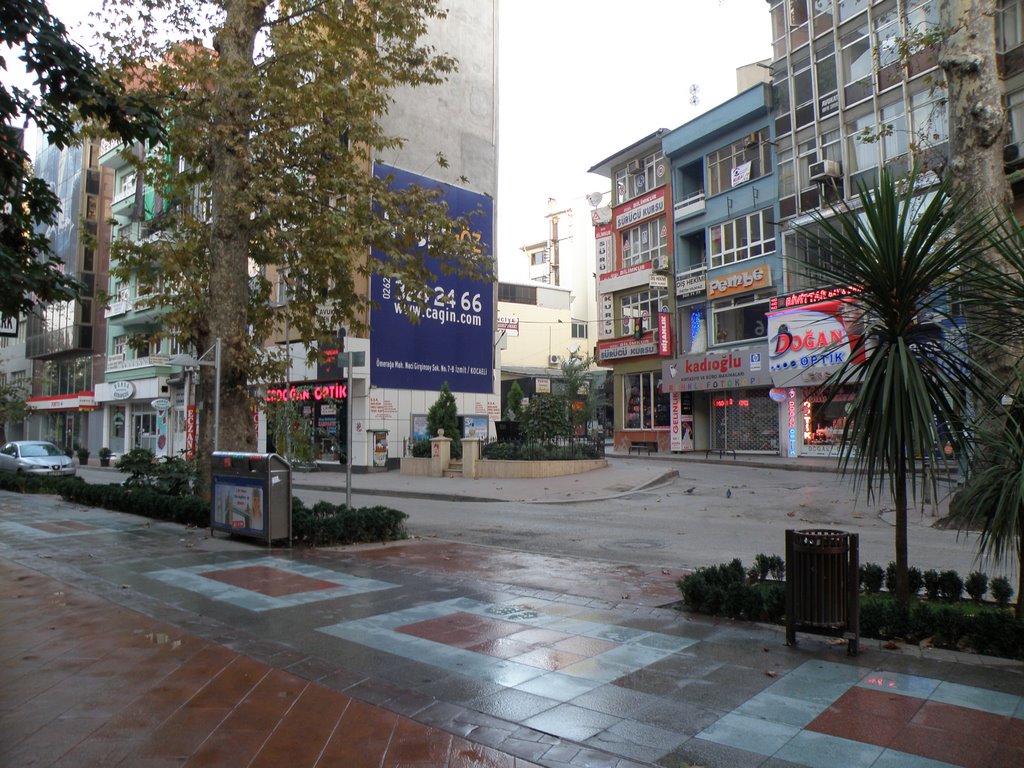 Hürriyet caddesi dar sokak geçişi by Abdullah kıyga