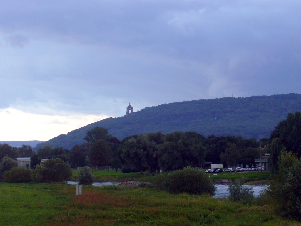 Blick zum Kaiser-Wilhelm-Denkmal by rosidie