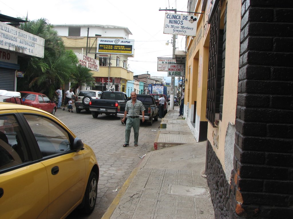 Calle Central. A media cuadra de Alcaldia. by Werner R. Corletto P…