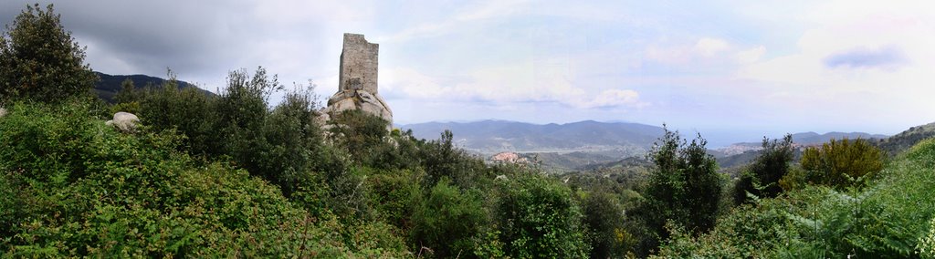 Torre Sarraceno oberhalb Campo by Hydra-Institute