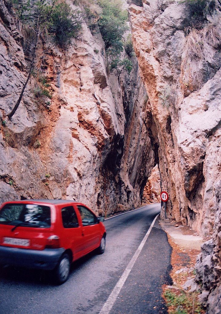 Carretera a La Calobra by H. Ariz