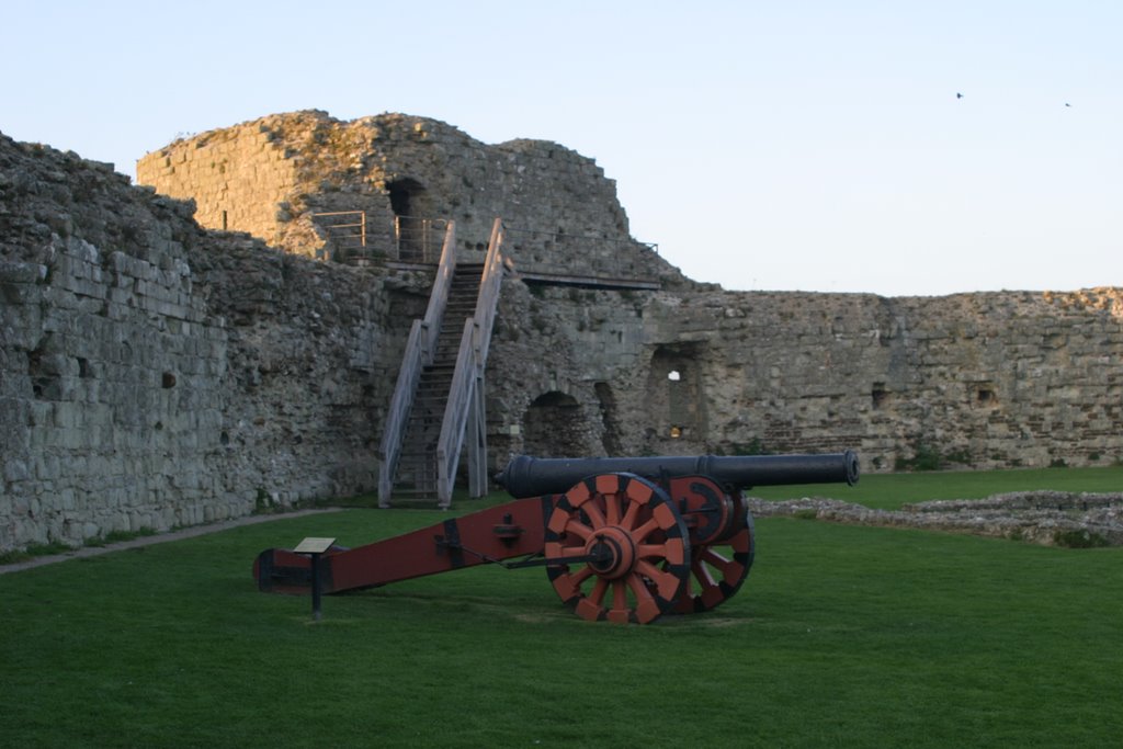 Pevensey Castle by jpiekos