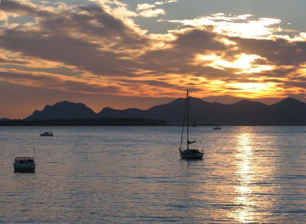 La fourmigue vu du Cap d'Antibes by Claude Vauquelin