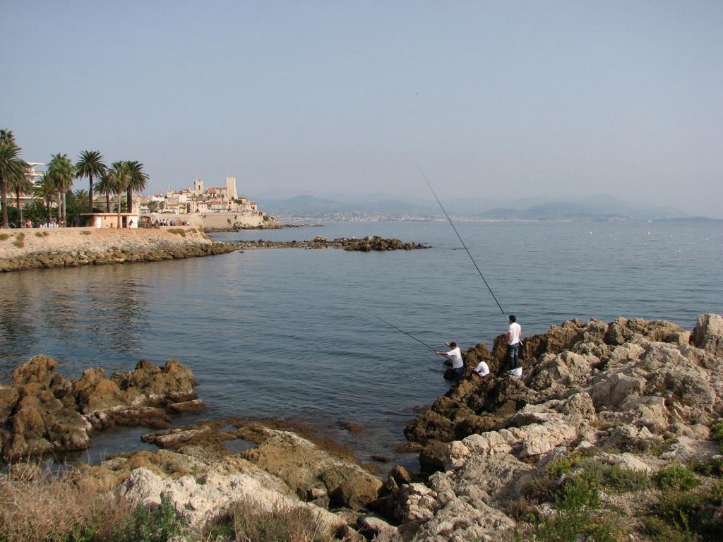 Pêcheurs à d'Antibes by Claude Vauquelin