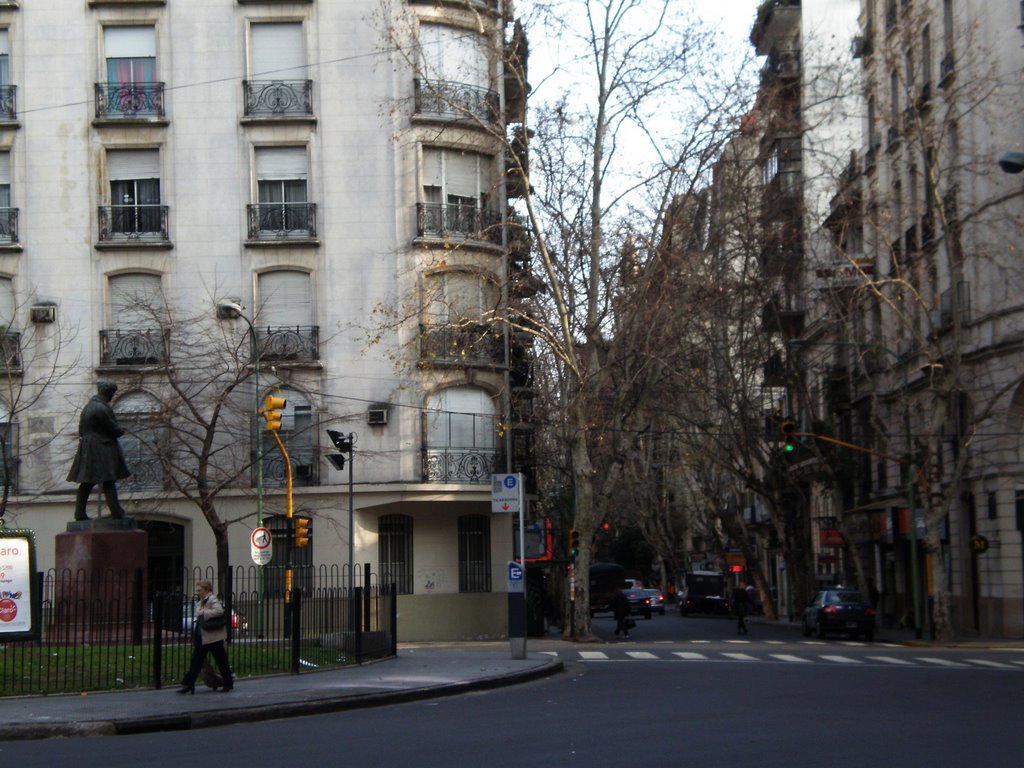 Plaza en el barrio la Recoleta by begoña nogueiras