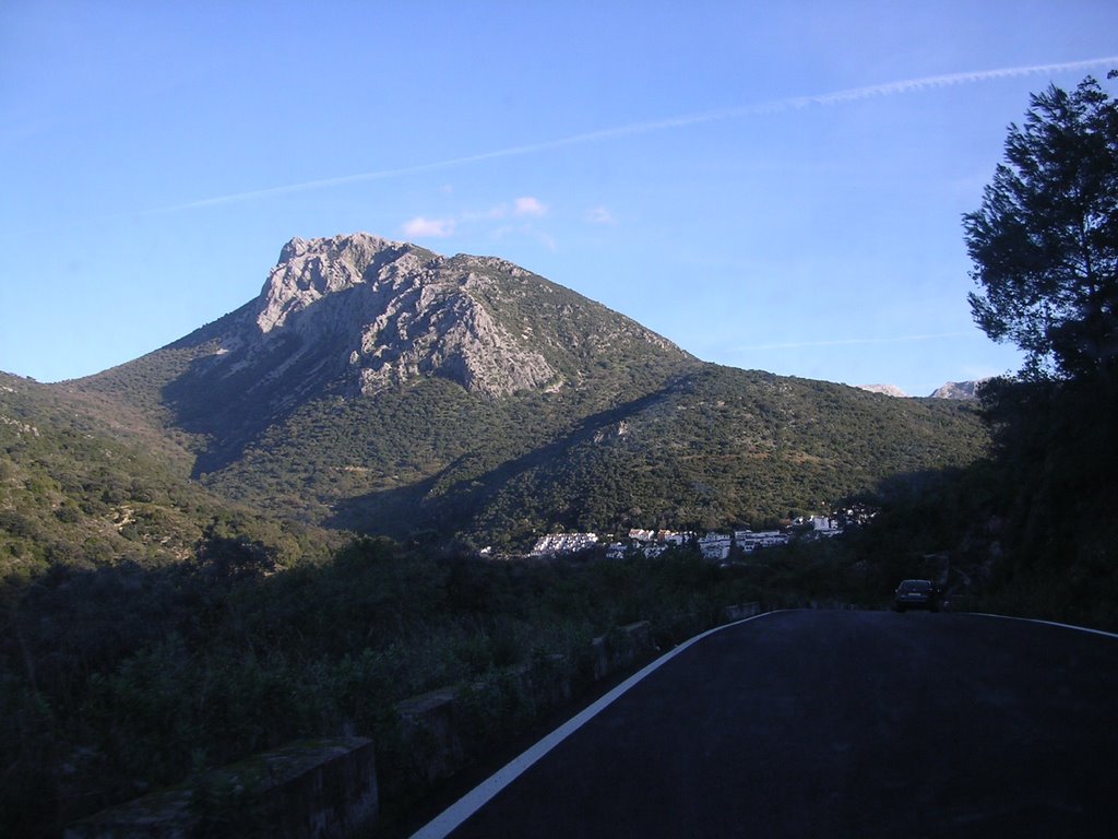 Benamahoma y sierra del Pinar by Alejandro Perez Ordoñez