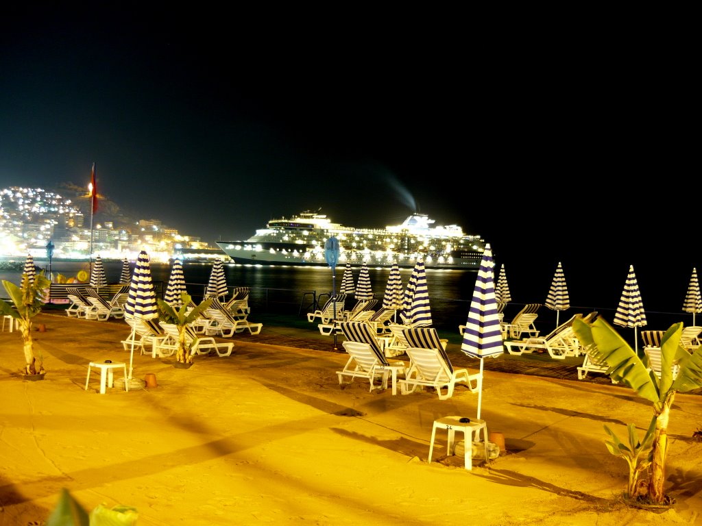 Kuşadası \Beach by İhsan Turgay özardıç