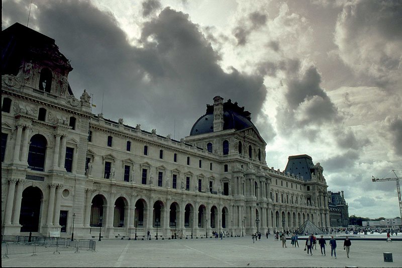 Musée du Louvre by Philippe Stoop