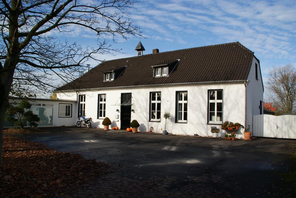 Alte Schule in Ilverich by schatz-meerbusch.de