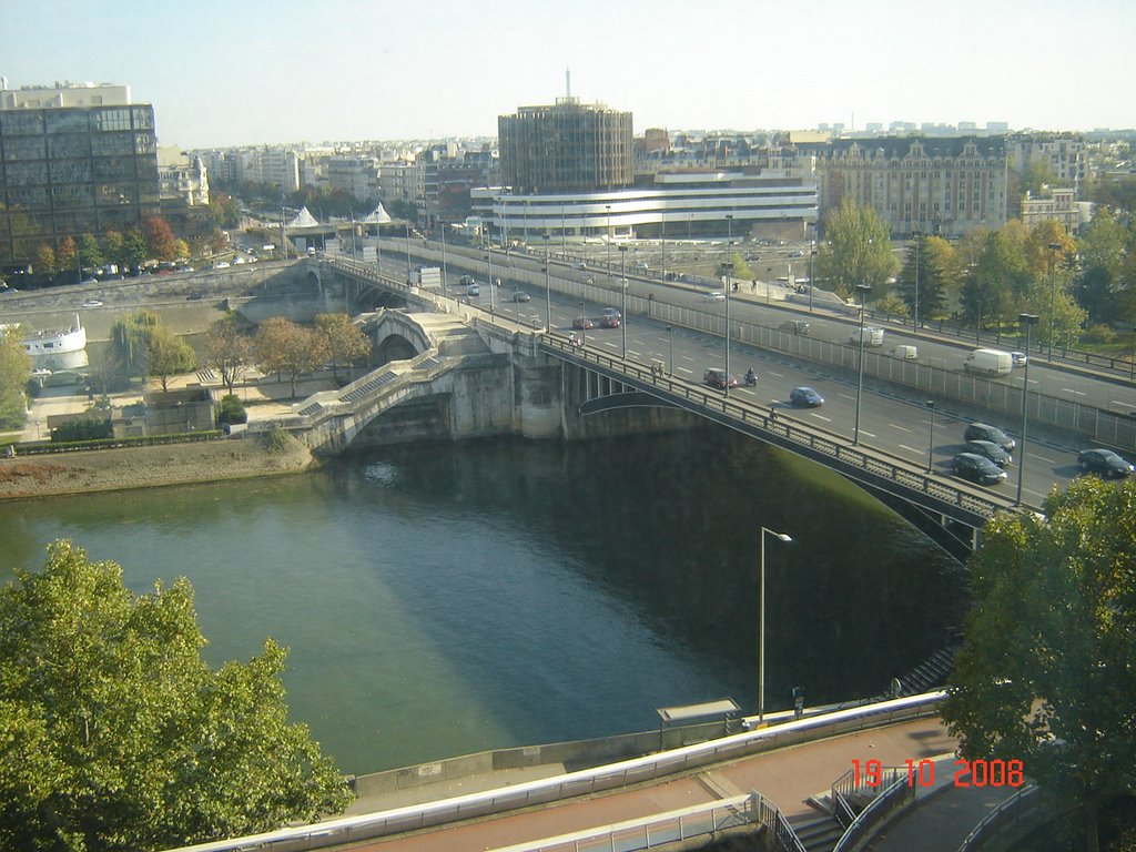 El rio sena desde el hotel novotel la defense by juantomas matos