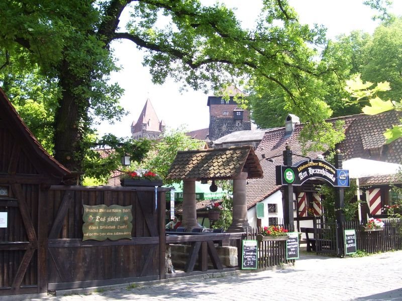 Castle from the "Hexenhäusla" restaurant and beer garden by Tim Jansa