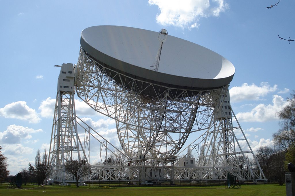 Lovel telescope, Jodrell Bank by Gordon H