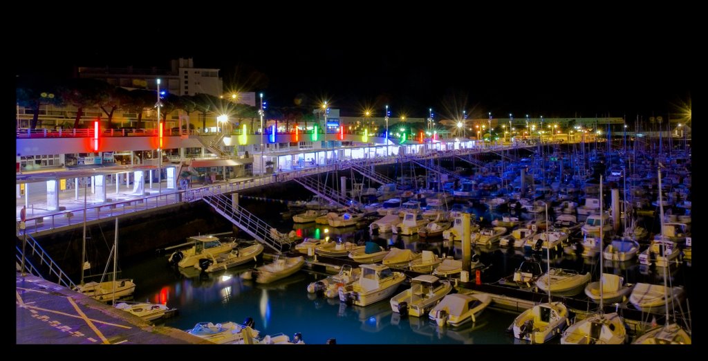 Nuit calme au port de commerce by jérôme bastianelli