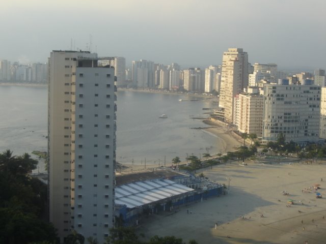 Alto da Ilha Porchat, vista de São Vicente by rufca