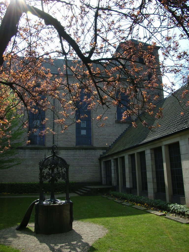 Abteikirche Hamborn u. 'Rumpf'-Brunnen am Ostersonntag 2007 by Francueil