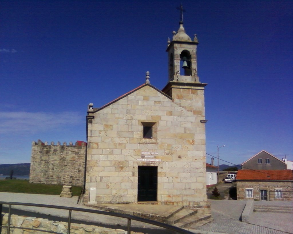 CAPILLA ATALAYA PORTO DO SON by MARIA J.V.F.