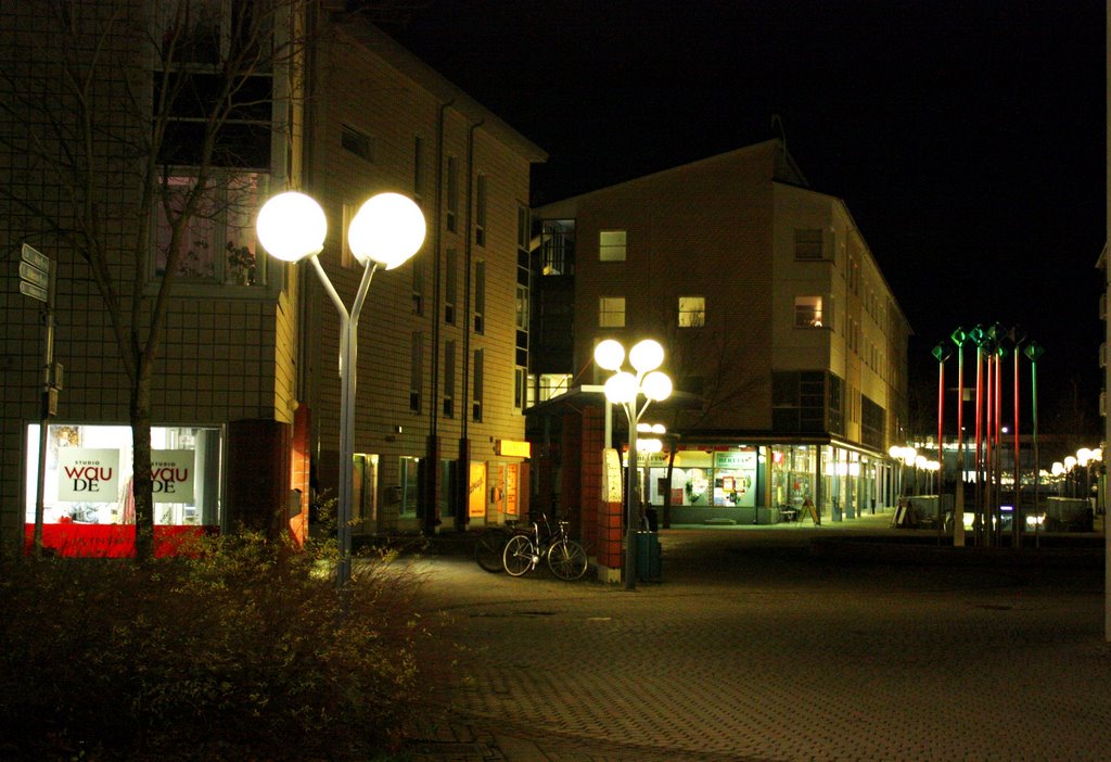 Sampolanaukio by night by Annelis