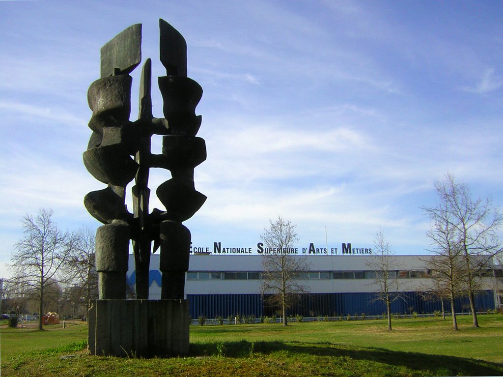 Talence - La sculpture d'Alicia Penalba devant l'Ecole Nationale Supérieure d'Arts et Métiers by Maryse33