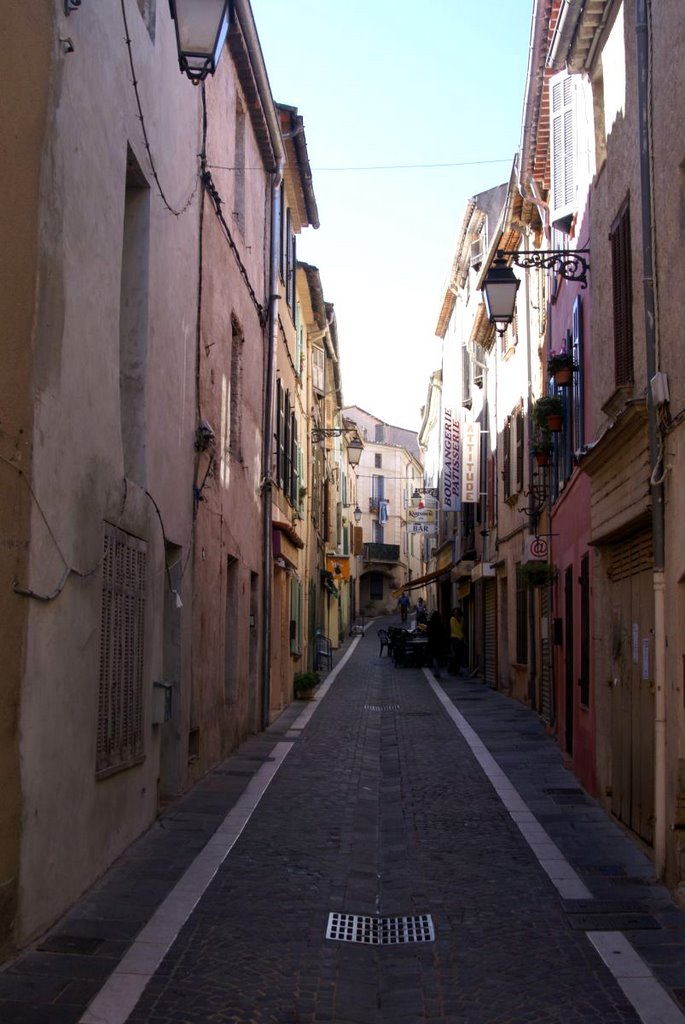 Roquebrune-sur-Argens - Grande Rue André Cabasso - View SSW by txllxt