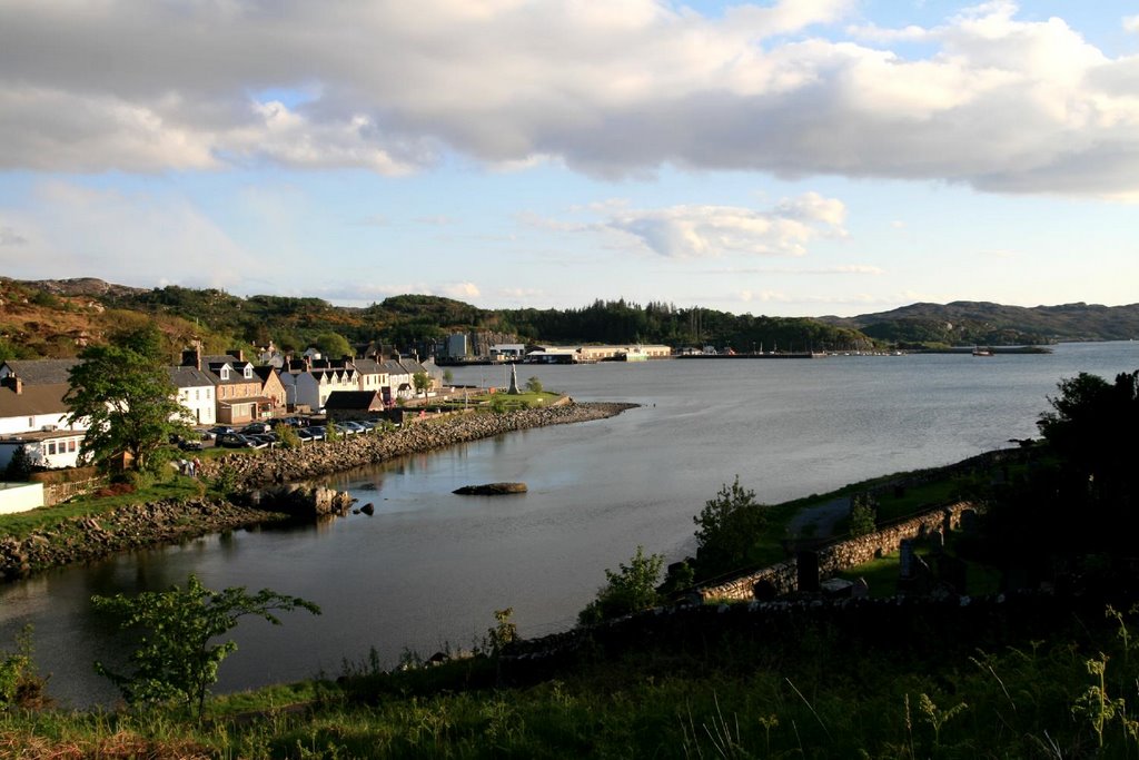 Baddidarach and Lochinver in the afternoon sun by Jesper Berling