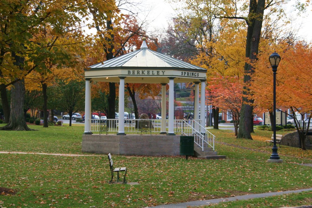 Gazebo at Berkeley Springs State Park by t2000111