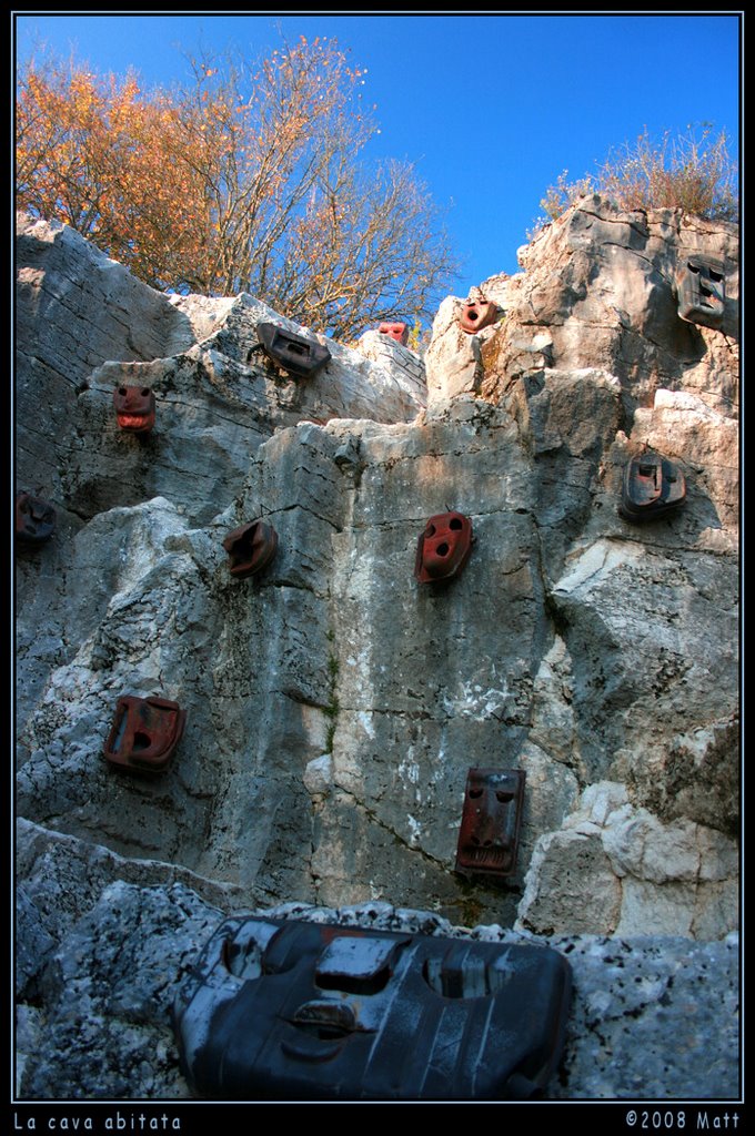 Rubbio - Le facce di ferro della cava abitata / Iron faces of "Cava abitata" (Literally: The inhabited quarry) by Matteo Pagliaro