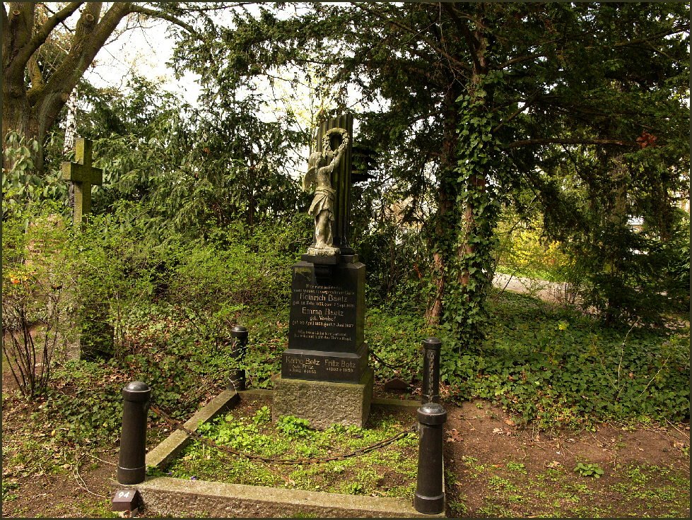 Friedhof Niederrad by ostendfaxpost