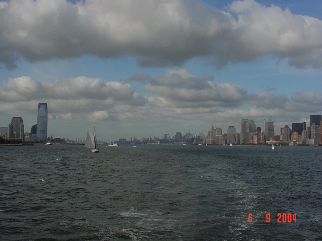 Hudson river & East manhattan view by Dmitry Makarenko