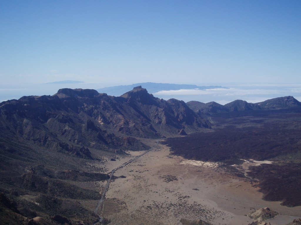 Desde Guajara (Llano de Ucanca y al fondo La Gomera y La Palma) by guanchita