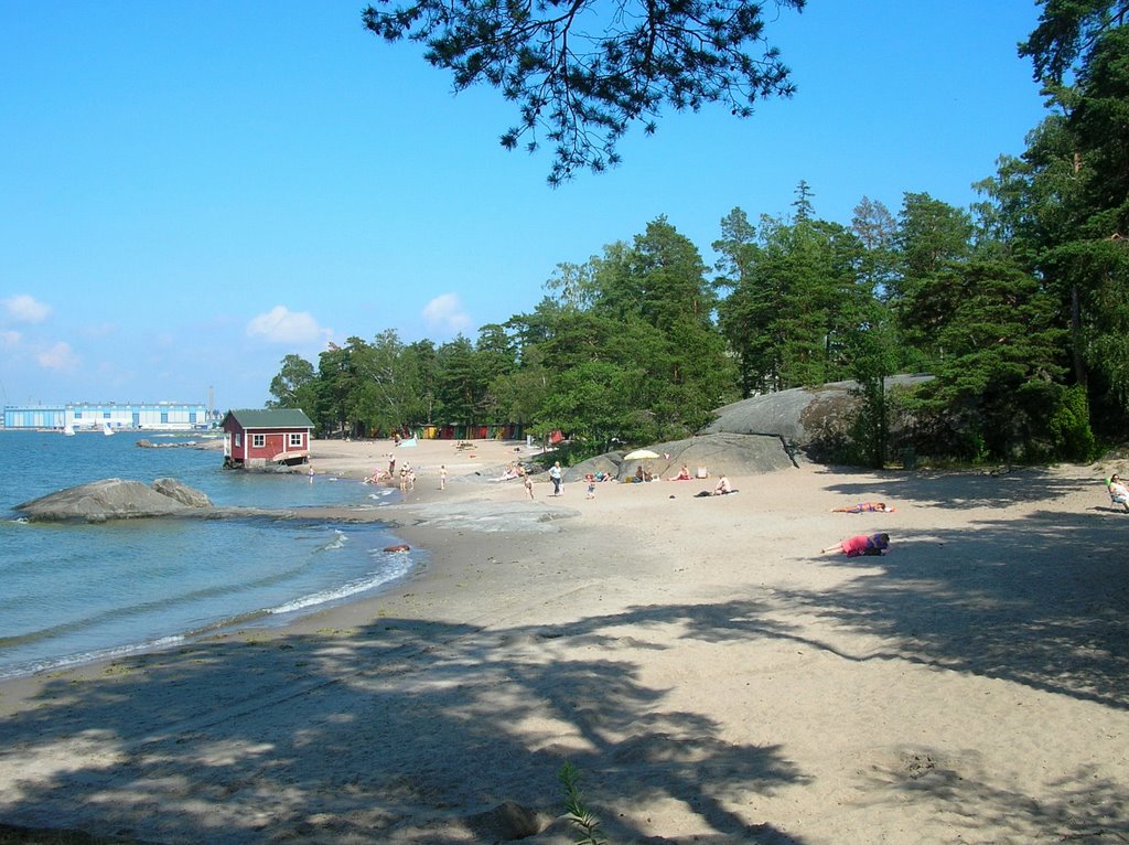 Pihlajansaari west side beach by Petteri Kantokari