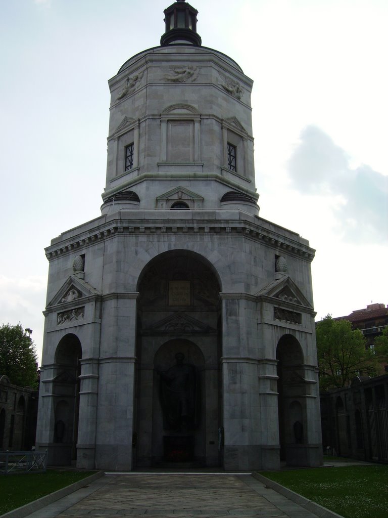 MONUMENTO AI CADUTI by cataldo santoro