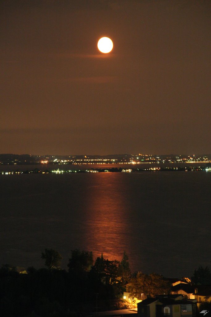 Padenghe sul Garda, luna piena sul lago by bigflies