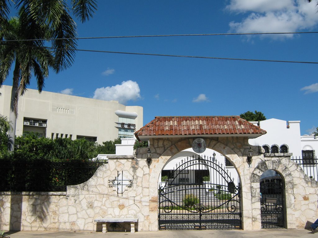 Casa en la Avenida Campo Deportivo by José Manuel Repetto Menéndez