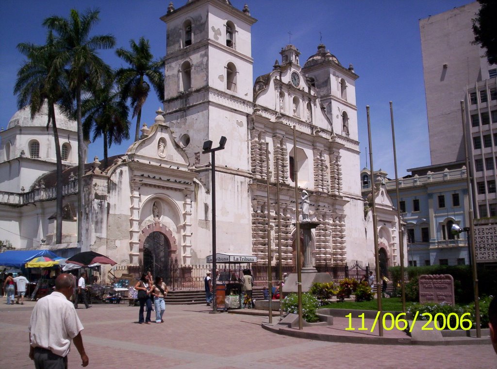 Catedral de Teguccigalpa by Antonio Diaz