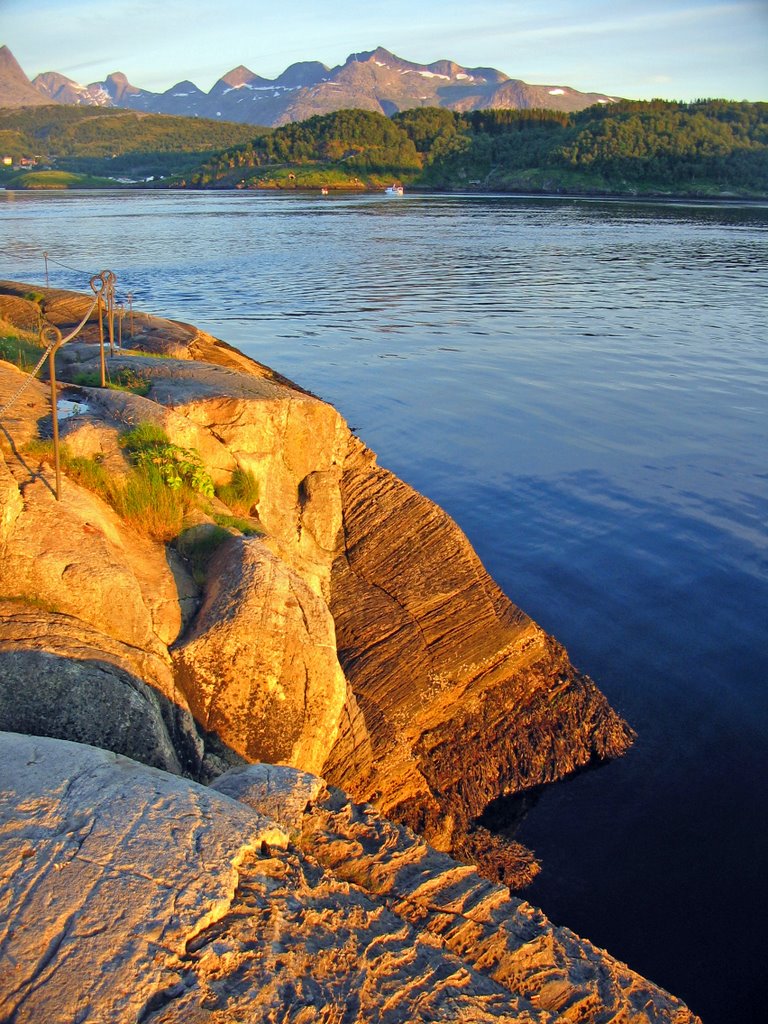 Saltstraumen:Glowing Stone by vossiem