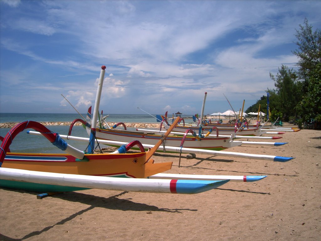 Sanur's beautiful beach by Ank Simonse