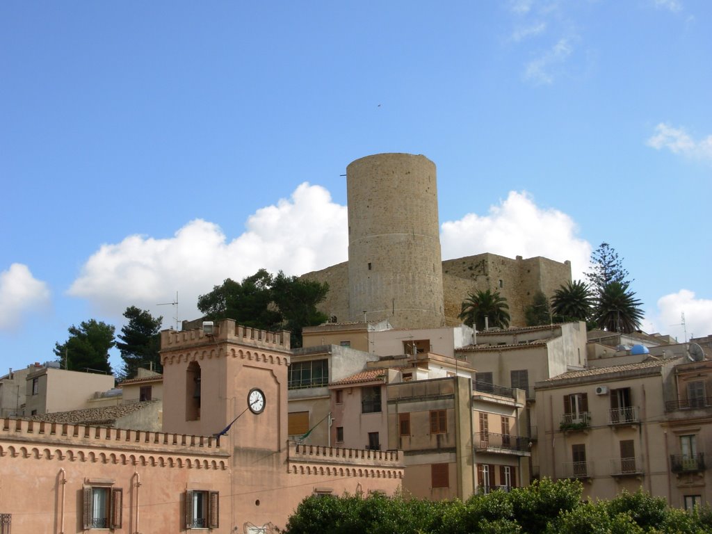 Castello torre rotonda vista da piazza liberta by tore1841961