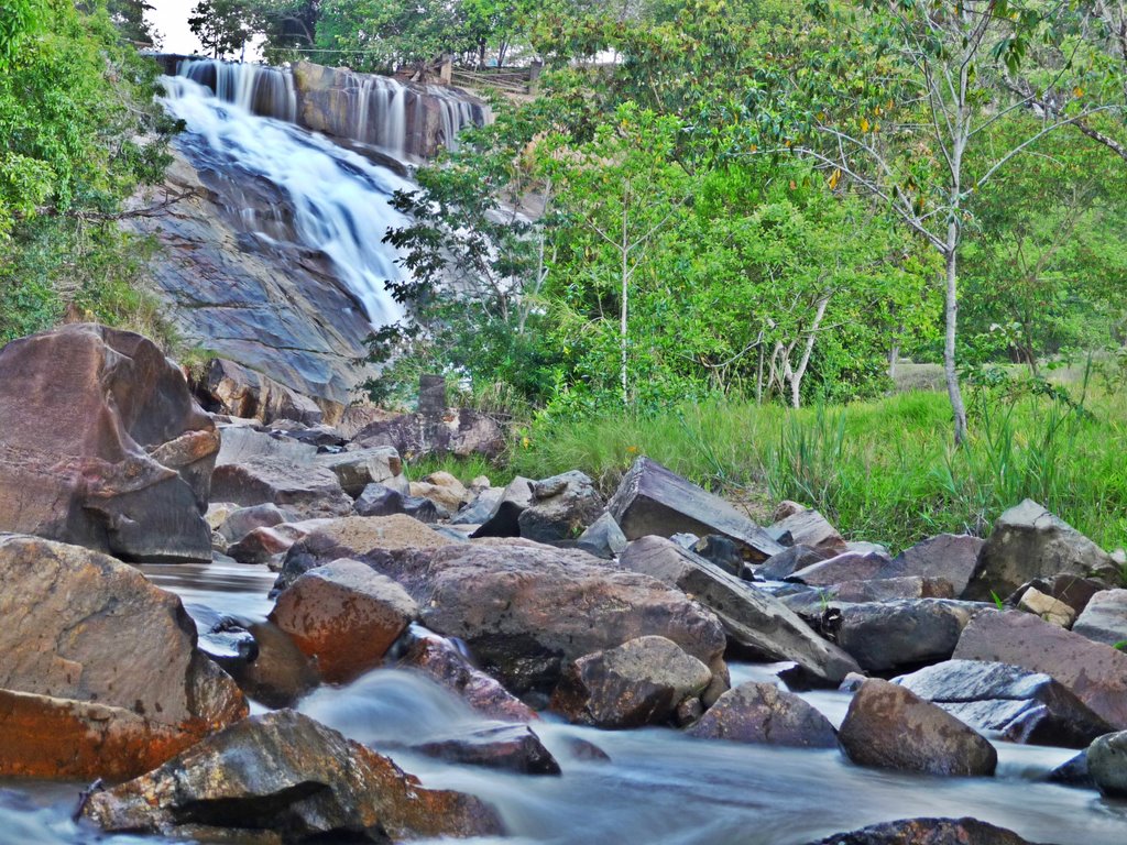 Cascata da Usina velha em Arcos-mg by Aender  M. Ferreira