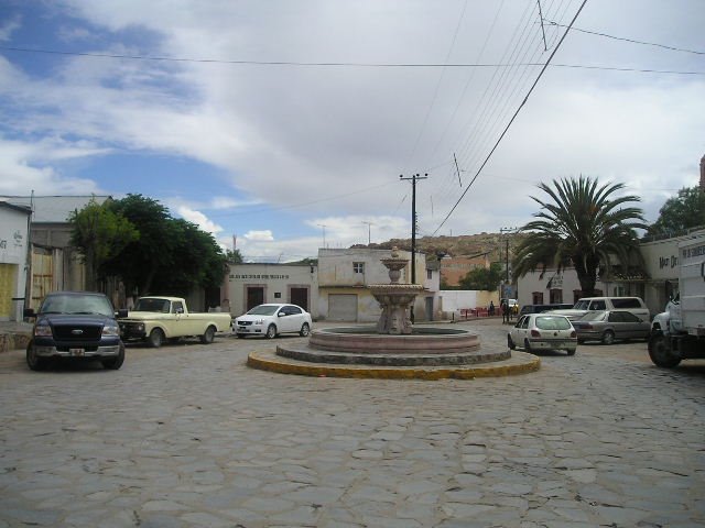 Fuente en plaza de San Francisco by Alejandro Guzmán Rob…